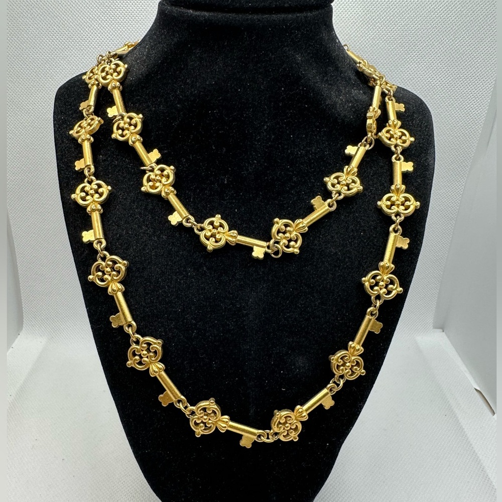 Beautiful vintage gold key signed Crown Trifari necklace
